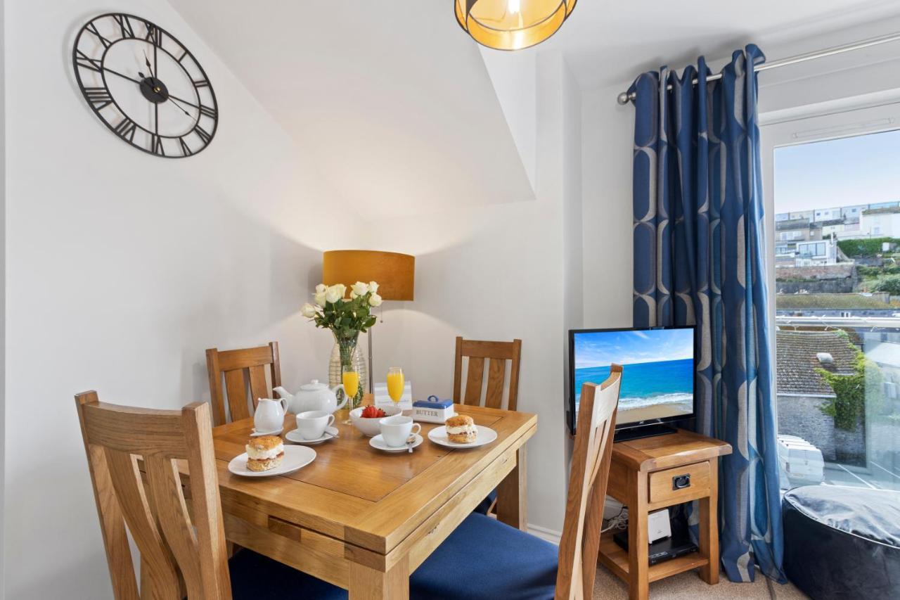 A Modern And Cosy Apartment Just Yards From Brixham'S Bustling Harbourside Exterior photo