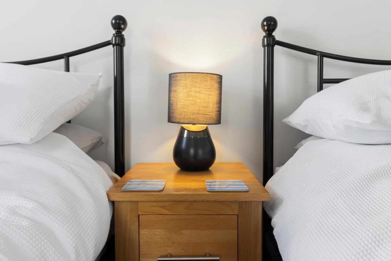 A Modern And Cosy Apartment Just Yards From Brixham'S Bustling Harbourside Exterior photo