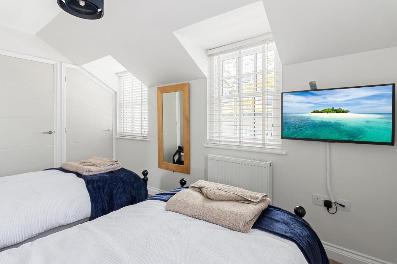 A Modern And Cosy Apartment Just Yards From Brixham'S Bustling Harbourside Exterior photo