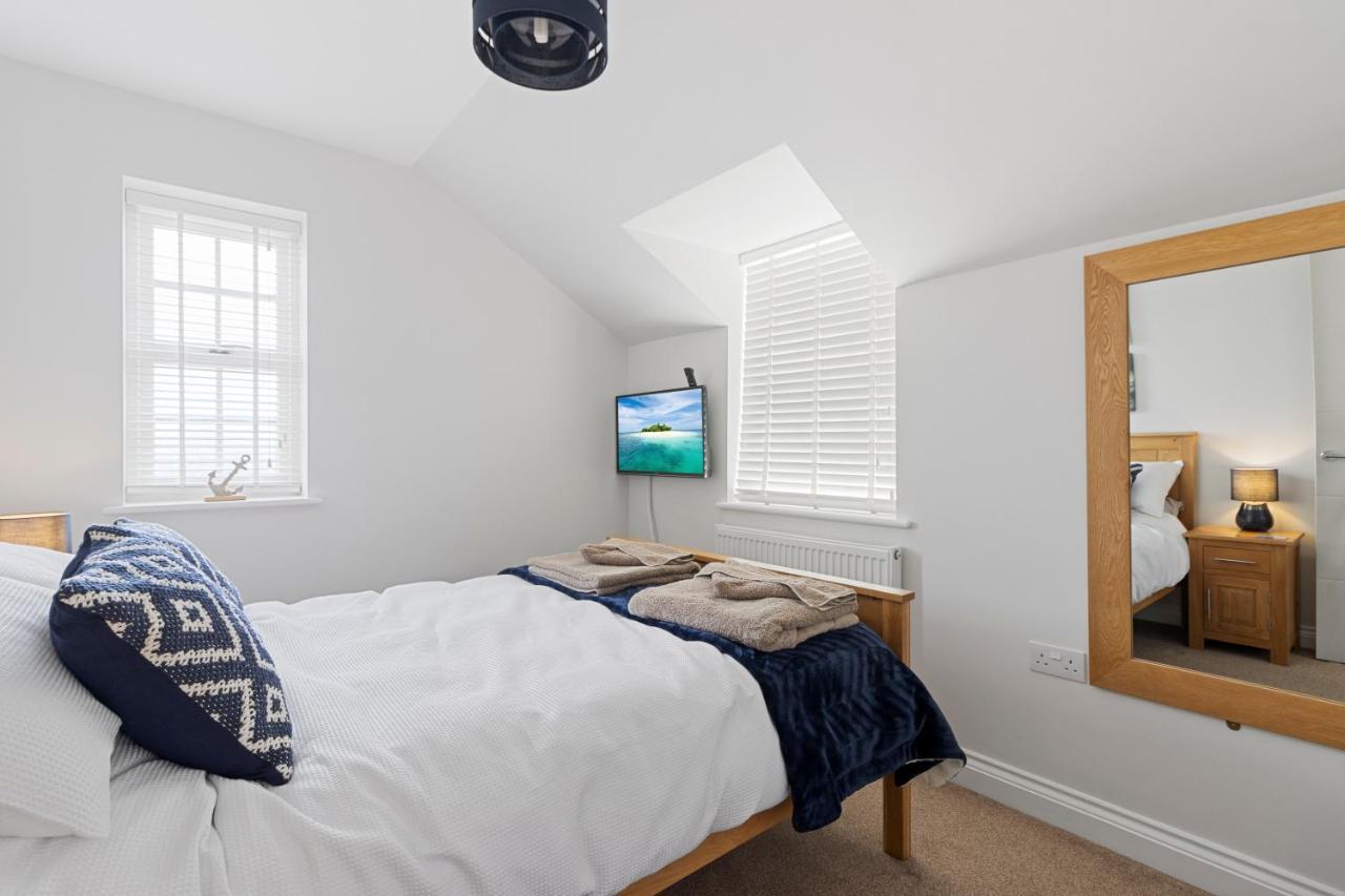 A Modern And Cosy Apartment Just Yards From Brixham'S Bustling Harbourside Exterior photo